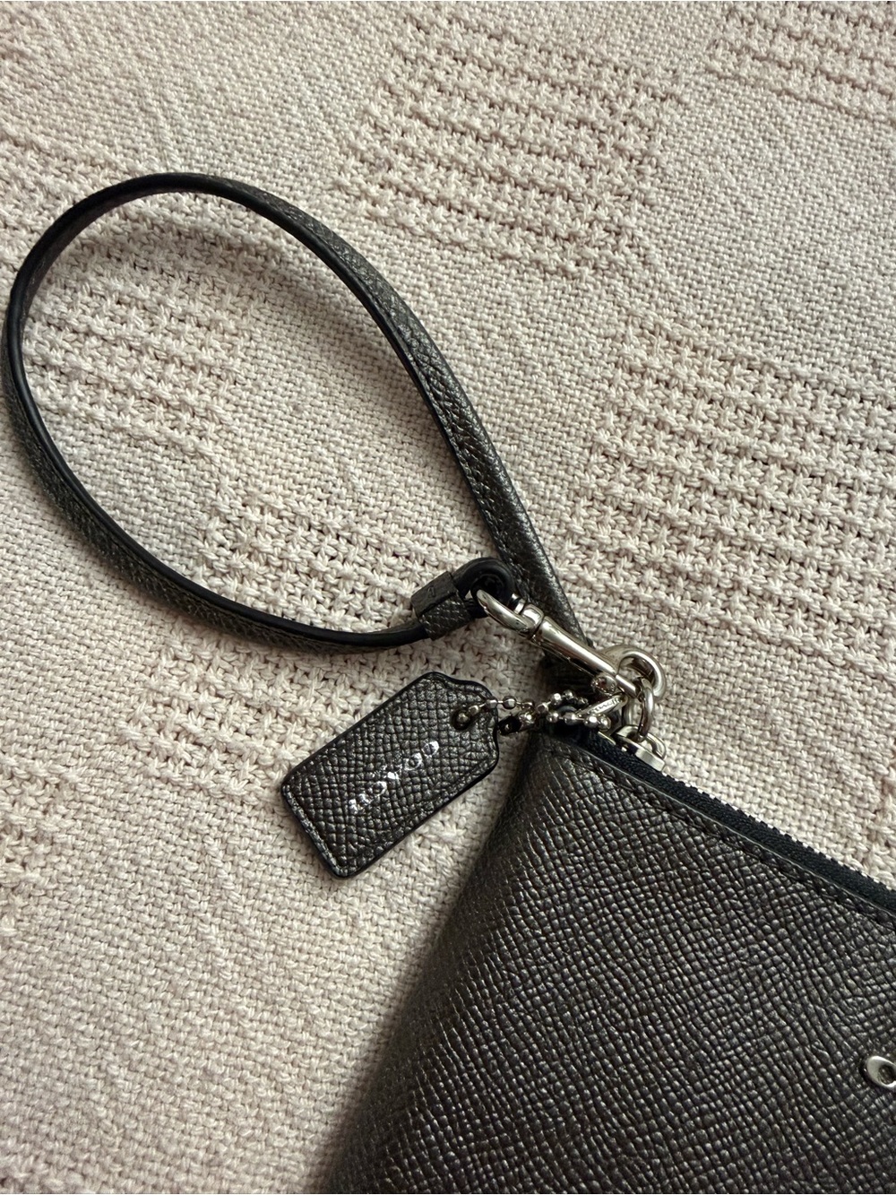 Coach Black Metallic Crossgrain Leather Corner Zip Wristlet Wallet Clutch EUC - Picture 4 of 9